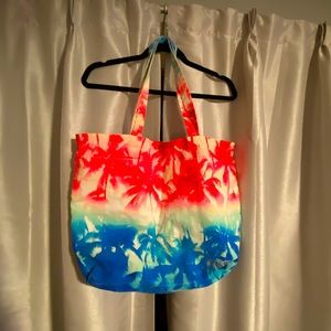 Pink weekender bag with front pockets